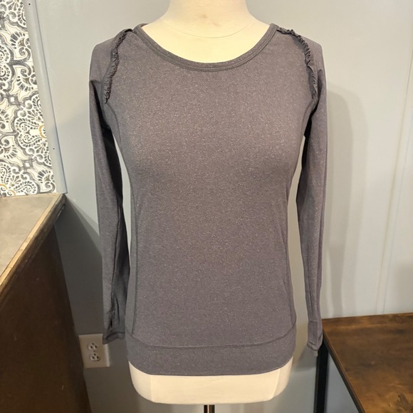 Avia Tops - Avia Long Sleeve Grey Athletic Scoop Neck Shirt Ruffle Shoulder (Women's Medium)
